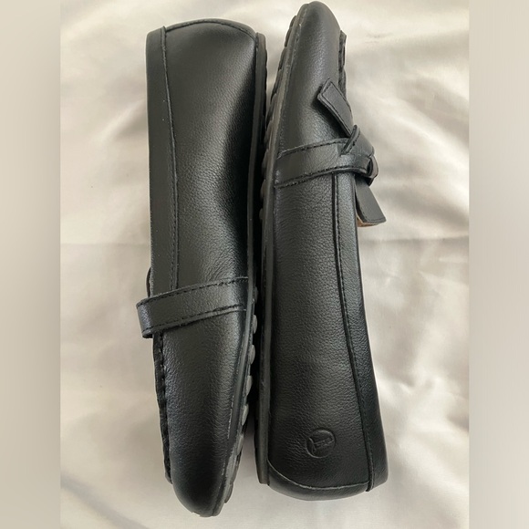 Lands’ End black flat leather loafer. Size 9 1/2. - Picture 3 of 6